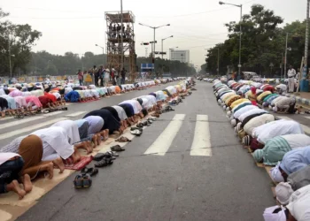 Muslims performing prayers on road in India. File photo