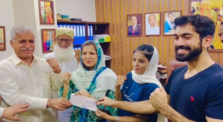 Sindh Govt Awards Rs 4.65 Million to Boxer Aaliya Soomro